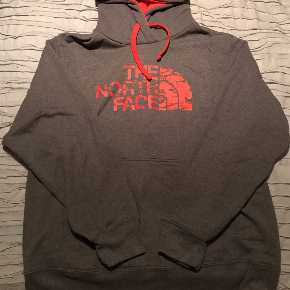 Men’s The North Face half dome hoodie.